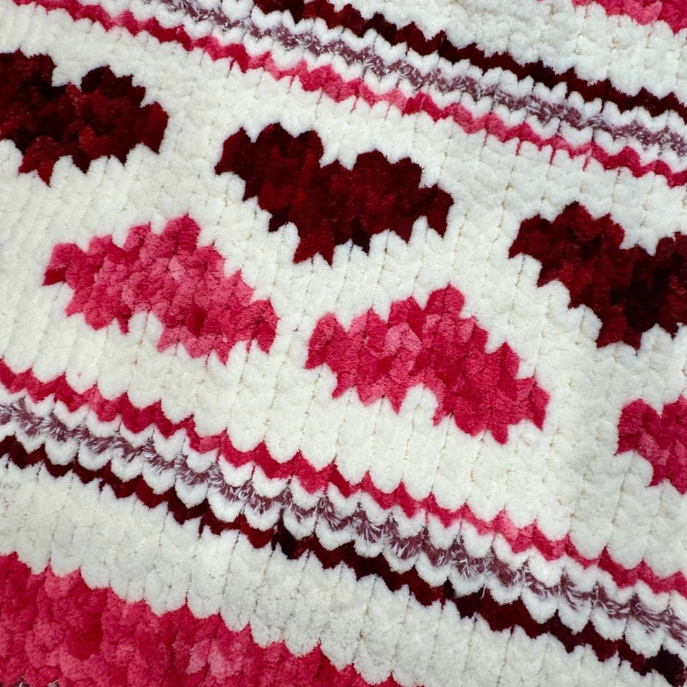 Handmade Heart Patterned Knit Blanket - Picture 3 of 3